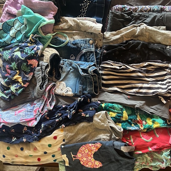 Lot of over 100 items size 4t girls - Picture 6 of 7